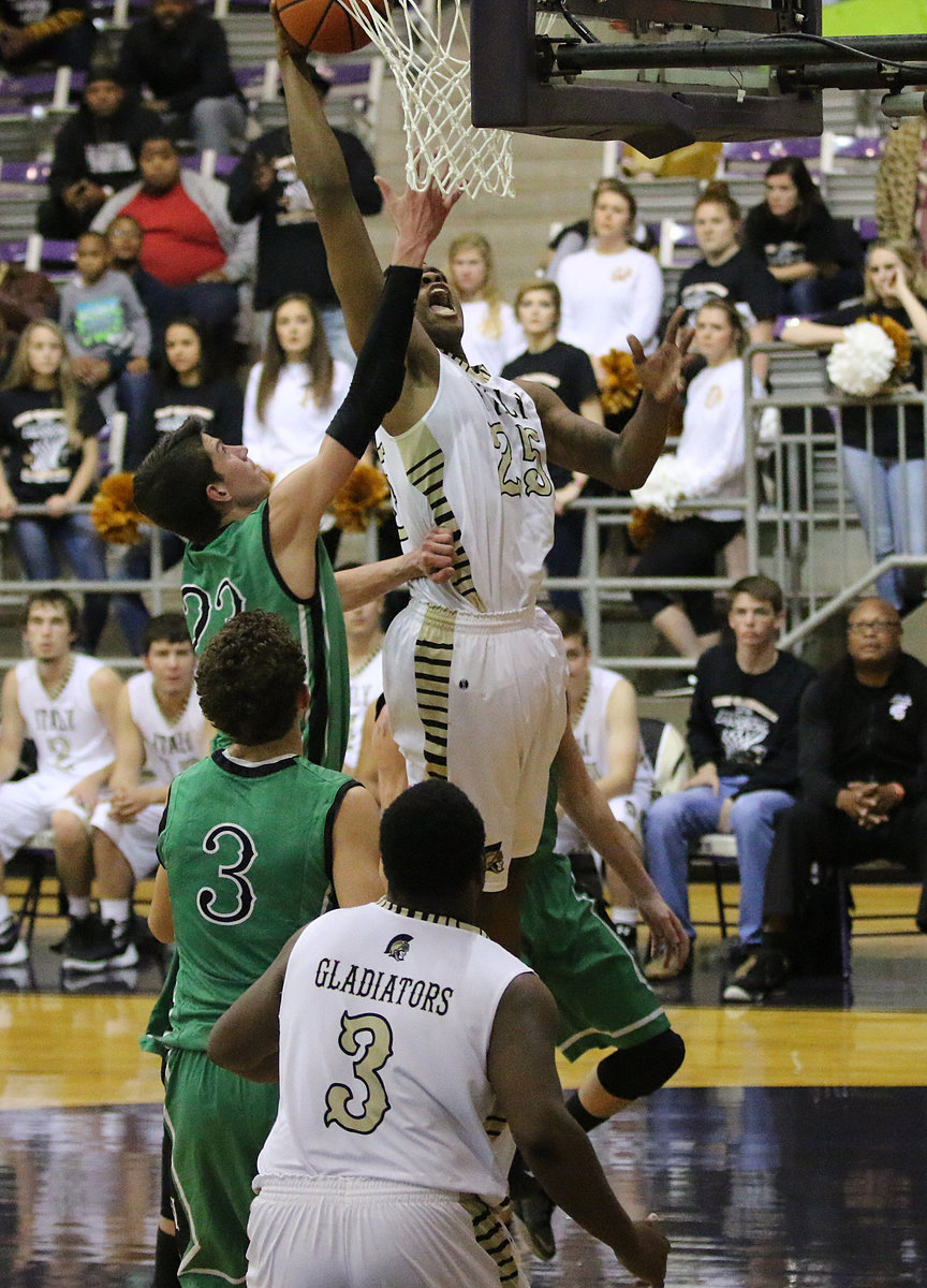 Image: Italy Gladiator Christian Lightfoot(25) rises for 2-points over the Eagle’s defense.