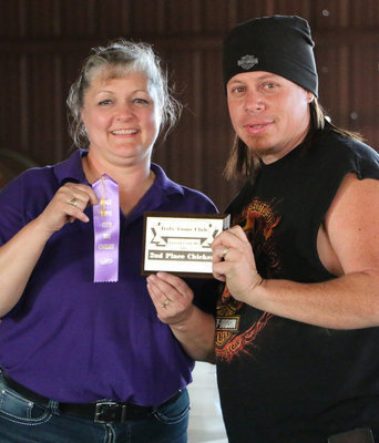 Image: Italy Lions Club member Flossie Gowin presents Chris Roman with his 2nd Place Chicken plaque and a participation ribbon. 2nd Place paid $126.00.