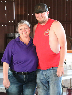 Image: Italy Lions Club member Flossie Gowin congratulates Payton Day on his 2nd Place finish in the local Braggin’ Rights category. Payton also received 7th Place in the Brisket category.