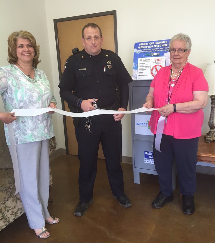 Image: (L-R) 
    • Shari Phillips/IMPACT Communities Coalition Coordinator
    • Cameron Beckham/Italy Police Chief
    • Sue Lauhoff/Police Secretary