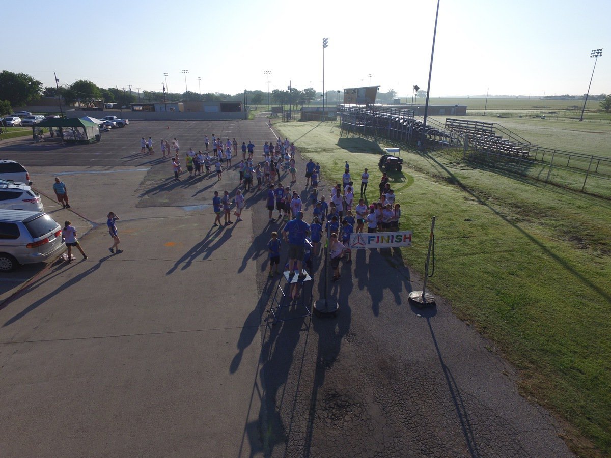 Image: Everyone is getting ready to run!