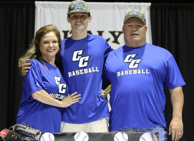 Image: Ty Windham and his parents Andi and Joe Windham show off their Cisco College Baseball shirts during Ty’s commitment ceremony.
