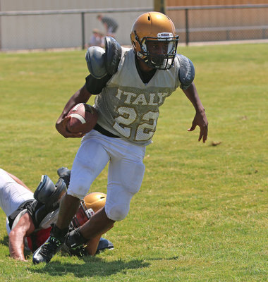 Image: Quarterback Kevin Johnson #22 gave a strong performance during Saturday’s Gold and White Scrimmage.