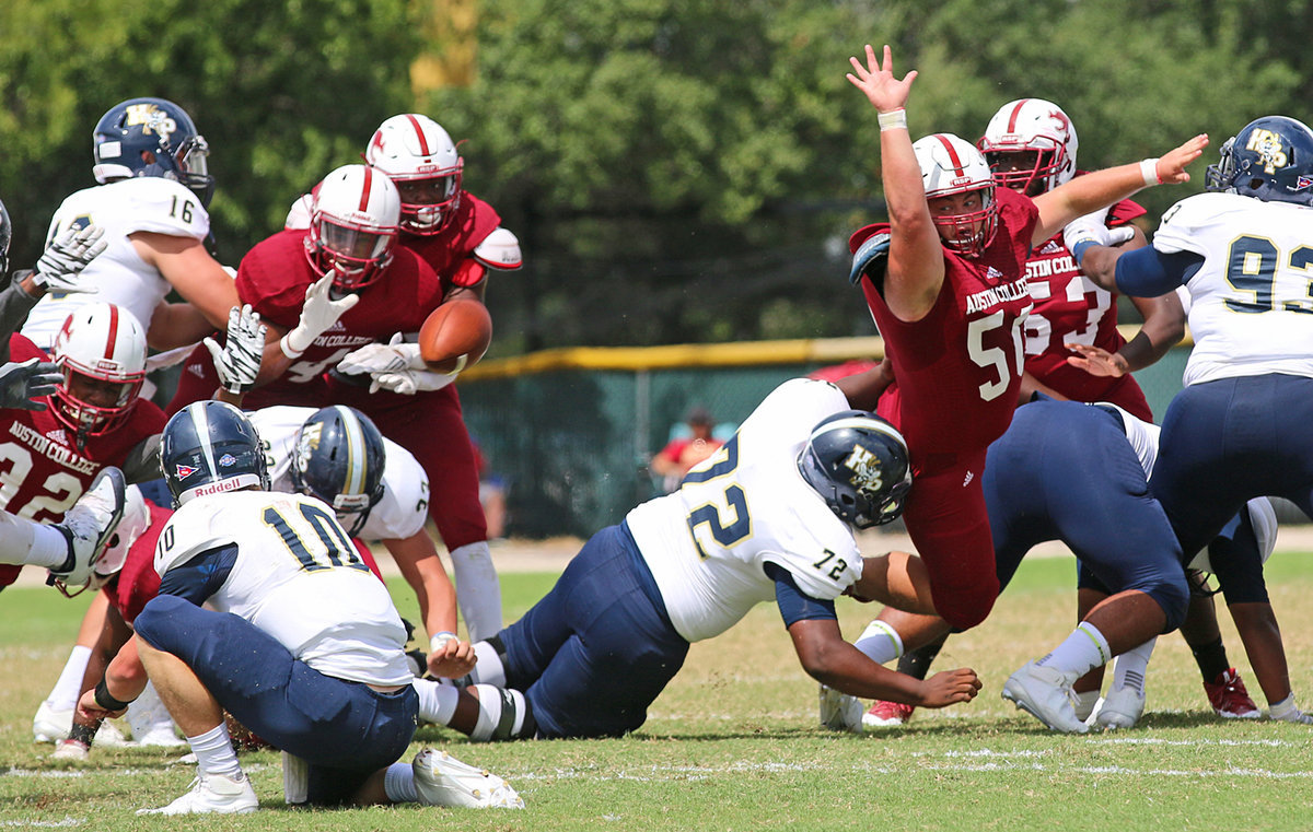 Image: Austin College junior #50 Zain Byers attempts to block a field goal attempt from Howard Payne.