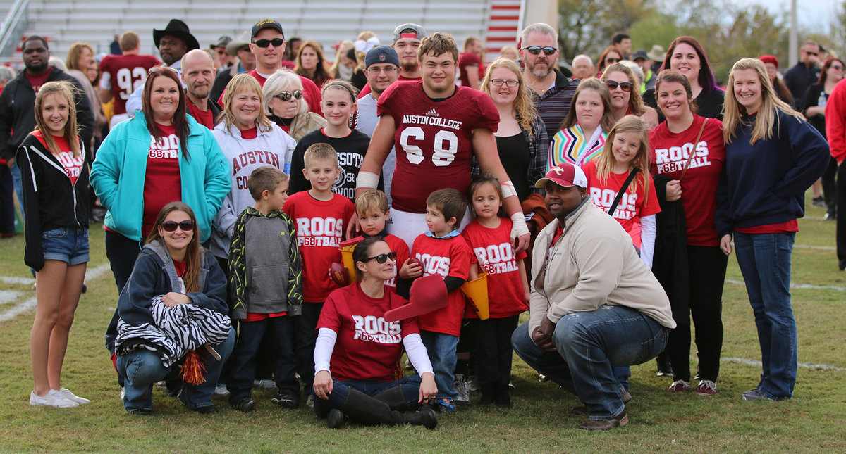 Image: Sophomore Season: #68 Zain’s Byers with his family members, friends and former Italy High School football teammates, Shad Newman and Kevin Roldan (Back center), during Austin College Homecoming 2015. Also pictured in the light blue sweater is Zain’s cousin, Lauren Byers, also an Italy graduate.