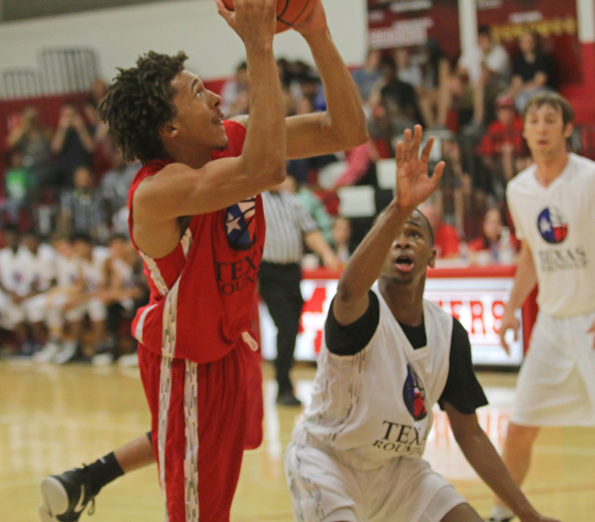 Image: Maneuvering to get up a shot is Keith Davis II (22) of Italy.