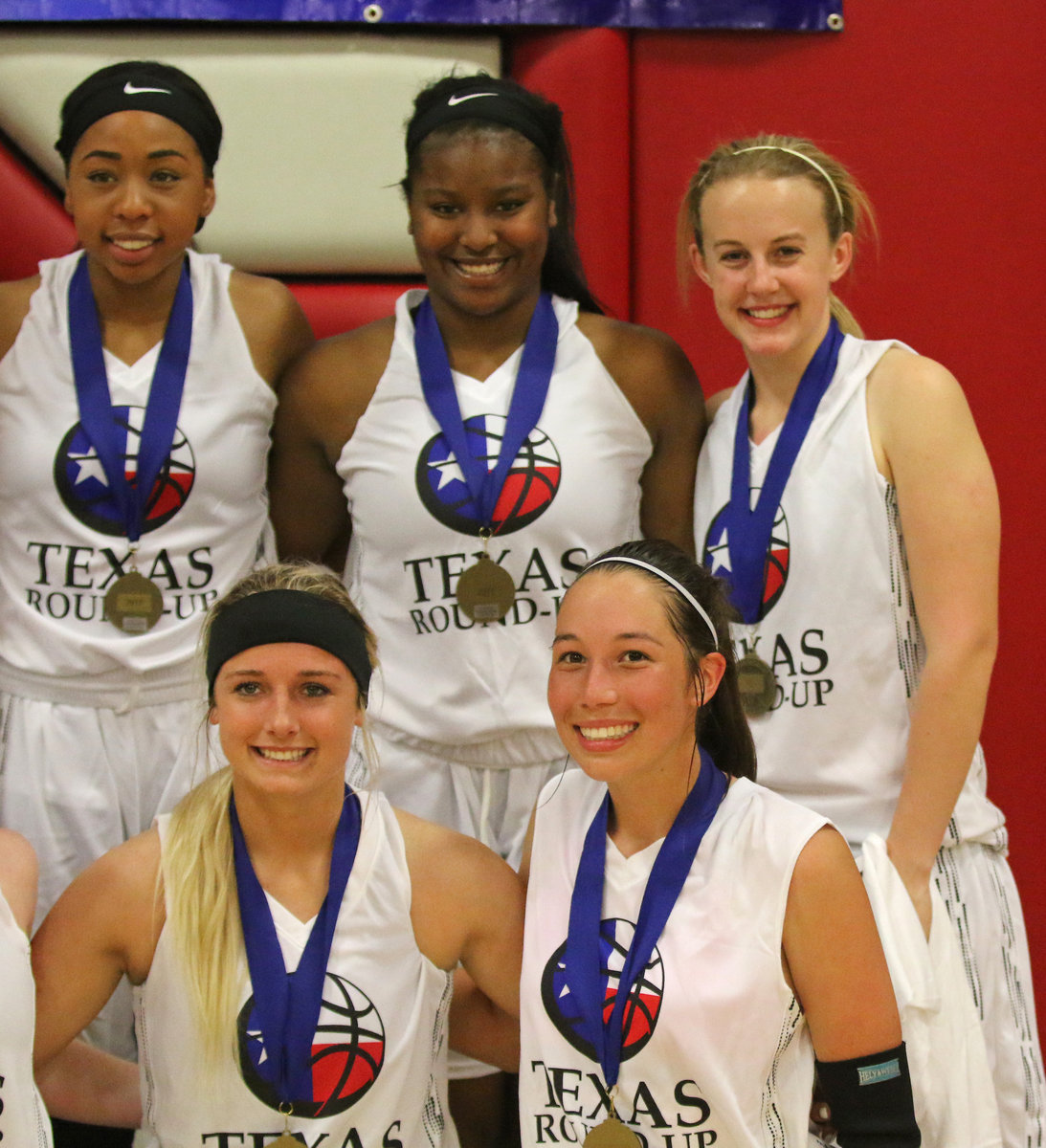 Image: Italy senior Aarion Copeland poses with teammates and their Maypearl Texas Roundup All-Star medals after the game.