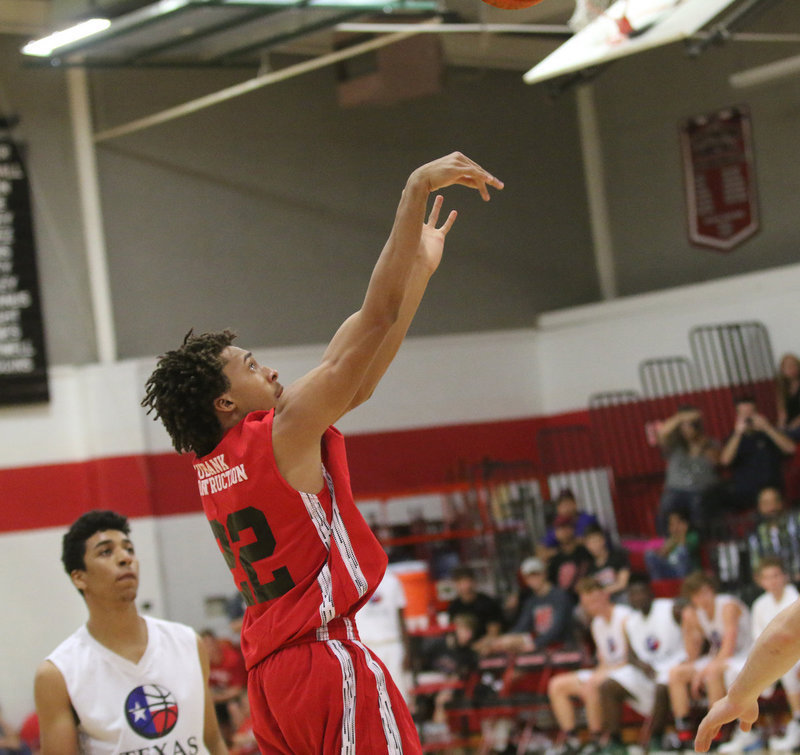 Image: Italy’s Keith Davis II pulls up for jumper during the Maypearl Texas Roundup All-Star Boys Game.