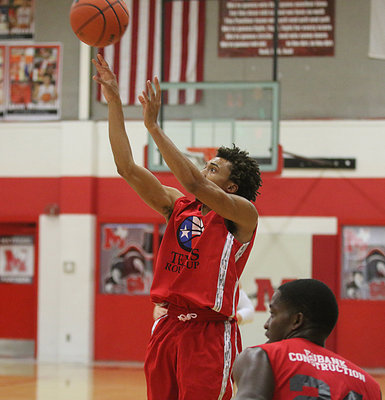 Image: Italy senior Keith Davis II rises up and knocks down a 3-point shot early in the All-Star contest.