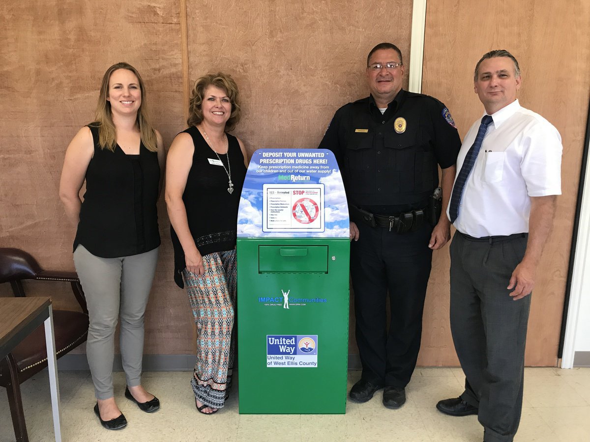 Image: L-R: IMPACT Communities – Jennifer Heggland, Shari Phillips, Milford Police Chief Carlos Phoenix, and Milford Mayor Bruce Perryman