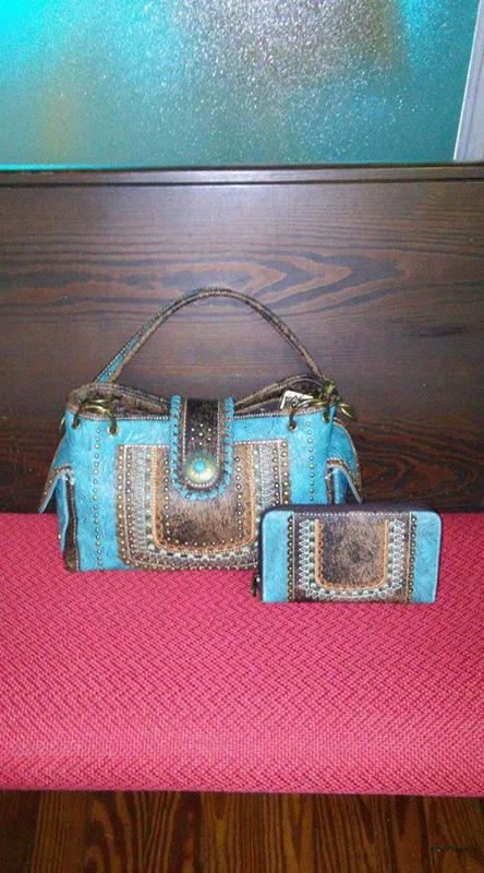 Image: Beautiful matching purse and wallet donated by Larry and Robin Donaldson.